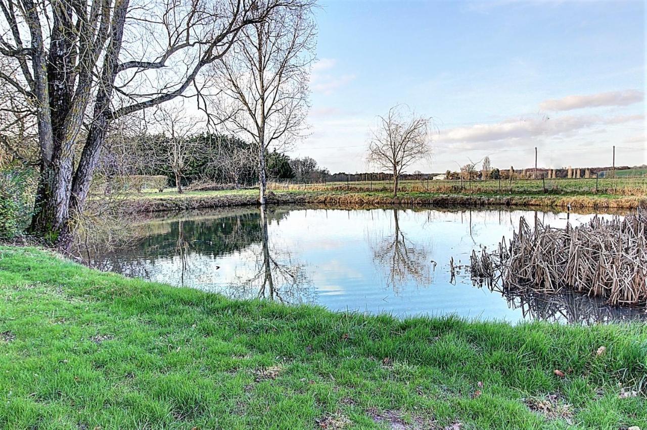Gite De La Courtaudiere Le Petit-Pressigny Exterior photo